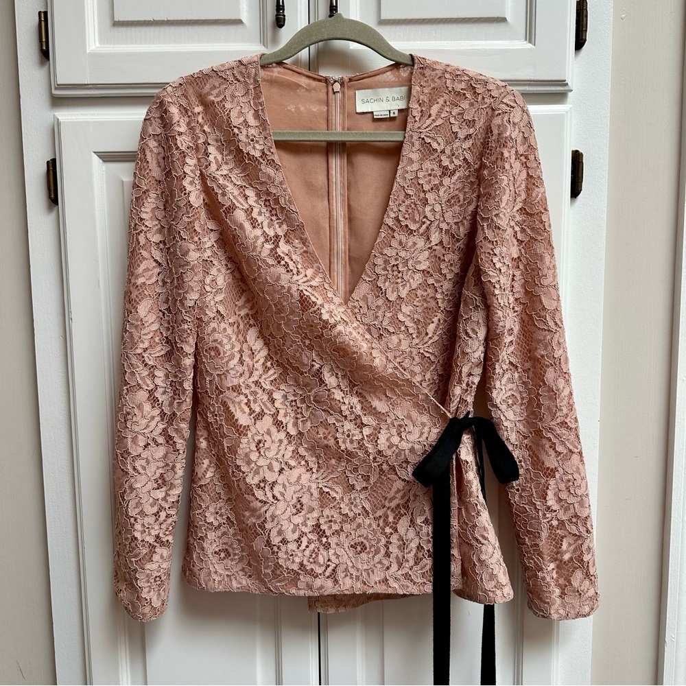 Sachin & Babi Moira Long Sleeve Lace Wrap Top in Blush Pink Size 6